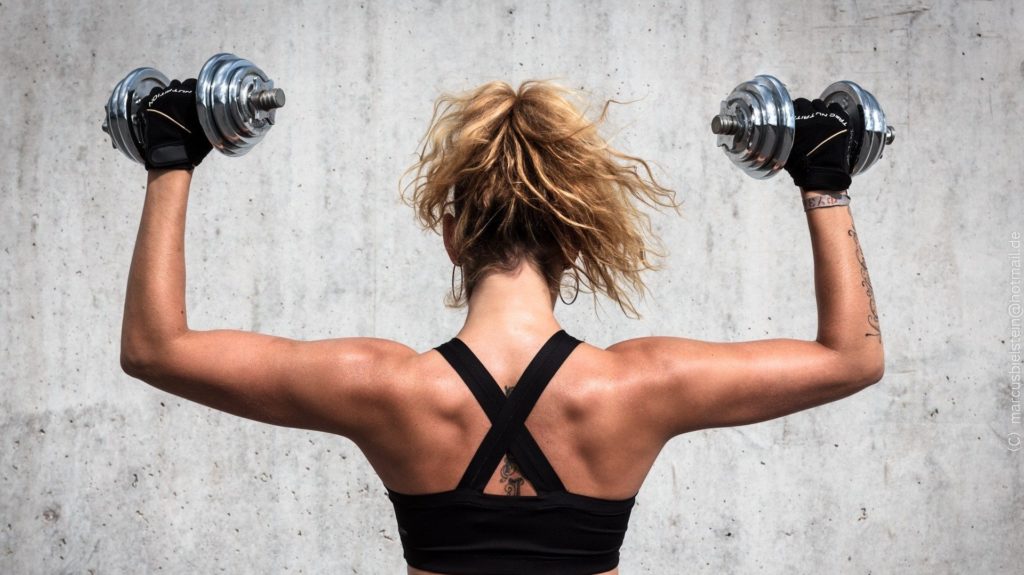 Memaksimalkan Latihan Kekuatan dengan Pengendalian Gerakan yang Baik